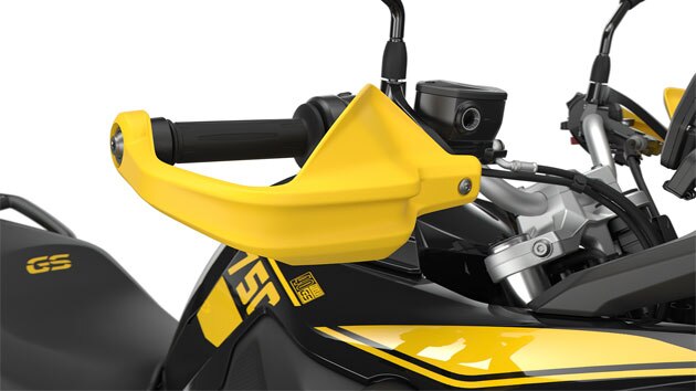 Görsel açıdan öne çıkan bir özellik olarak sarı elcik koruması | BMW Motorrad Türkiye