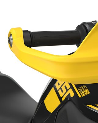 Görsel açıdan öne çıkan bir özellik olarak sarı elcik koruması | BMW Motorrad Türkiye