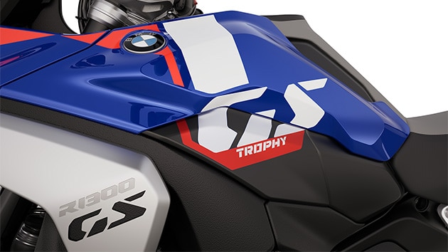 BMW Motorrad R 1300 GS Trophy üzerindeki “GS Trophy” yazısı