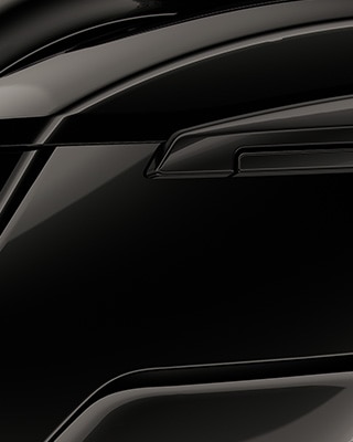 Motosikletin kesintisiz çizgisine entegre edilmiş çantalar.