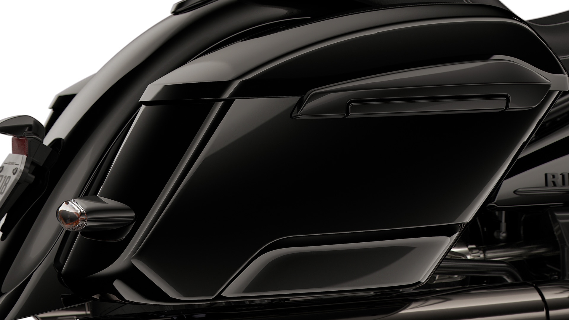 Motosikletin kesintisiz çizgisine entegre edilmiş çantalar.