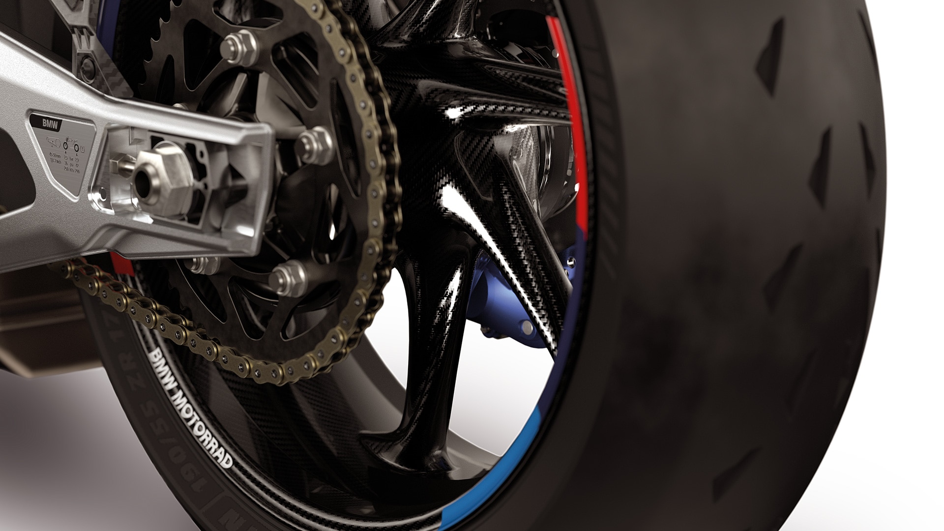 M 1000 RR şerit tasarımıyla M Karbon jantlar