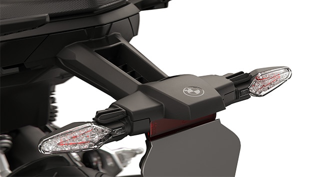 BMW Motorrad F 900 R'ın sportif arka tasarımı