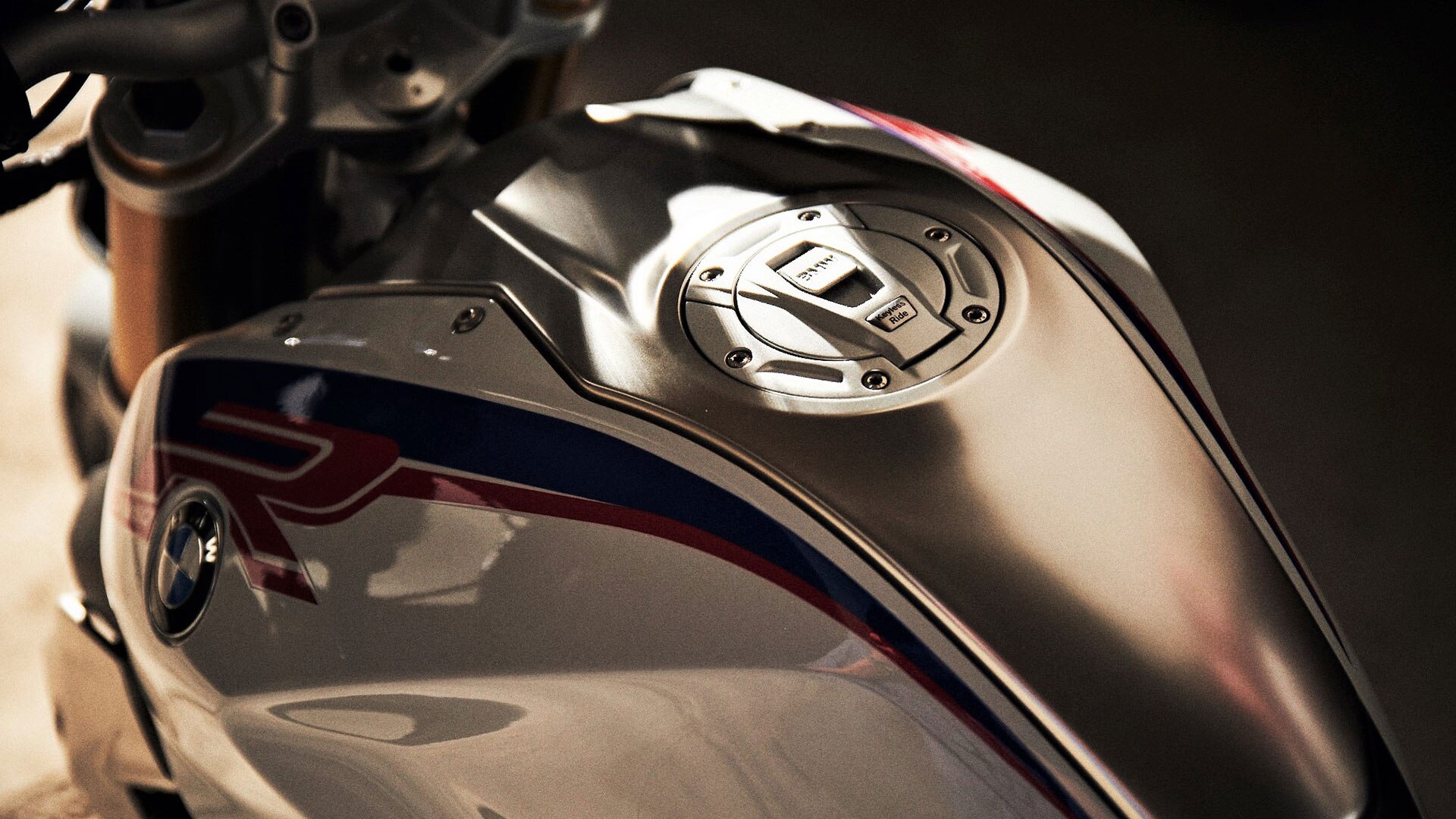 BMW R 1250 R - Paslanmaz çelik | BMW Motorrad Türkiye