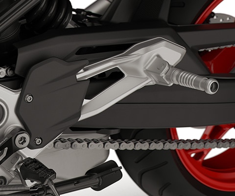 BMW Motorrad F 900 XR’ın frezelenmiş ayak dayamaları ve ayakla kumanda kolu