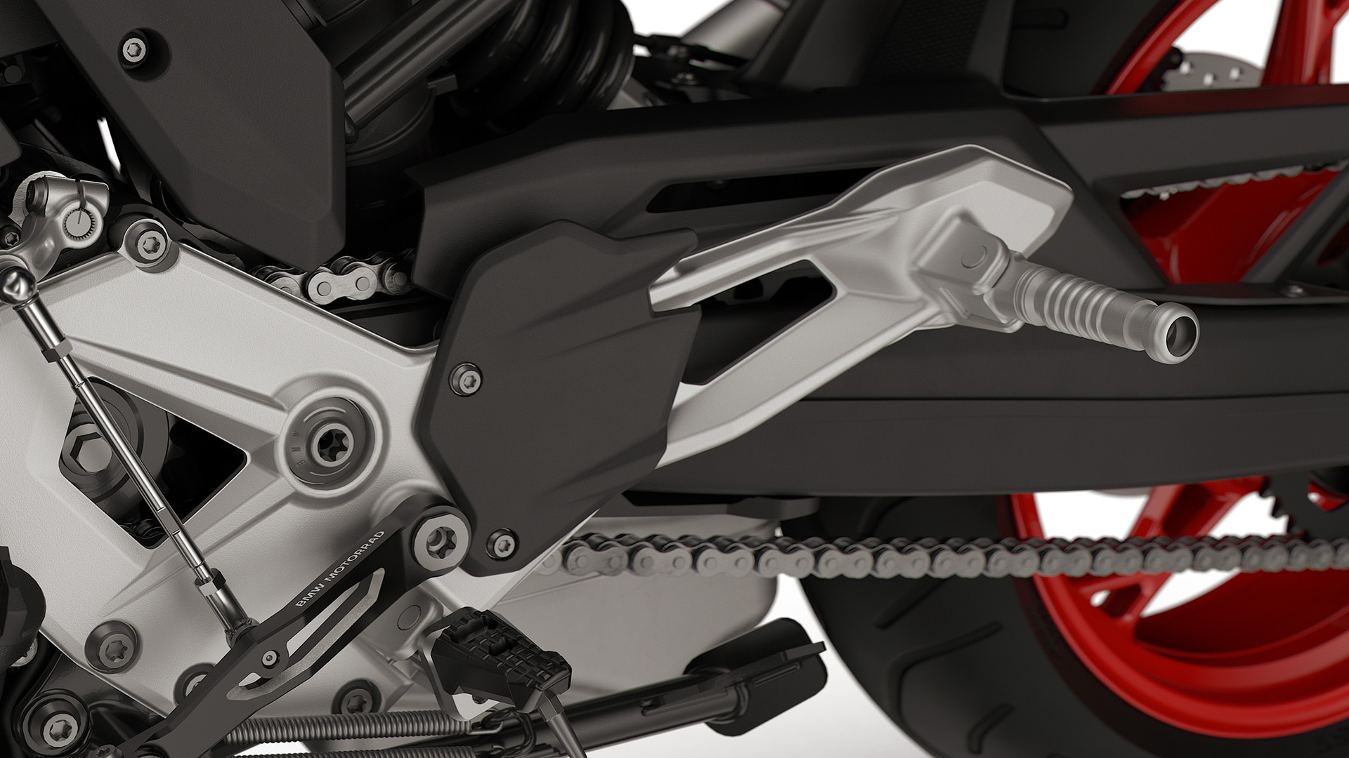 BMW Motorrad F 900 XR’ın frezelenmiş ayak dayamaları ve ayakla kumanda kolu
