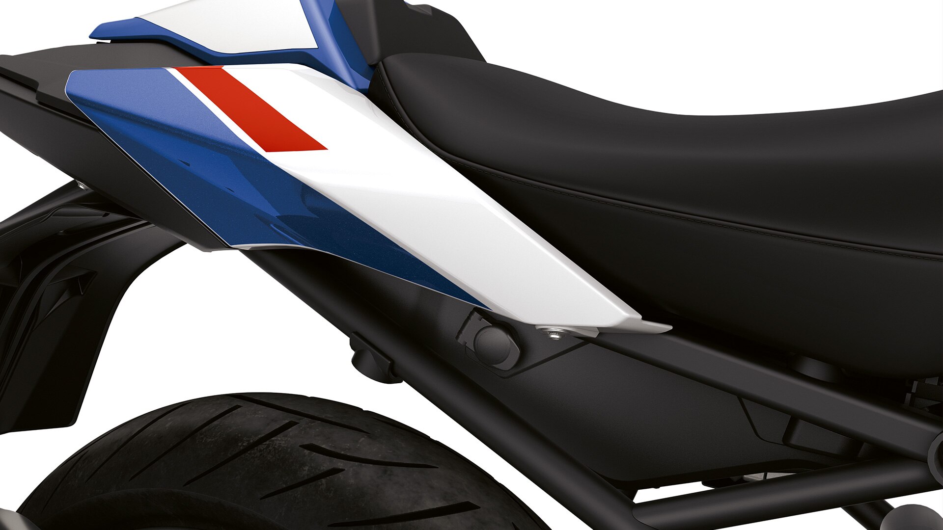 R 1250 RS’in arka kısmındaki 12 V şarj soketi