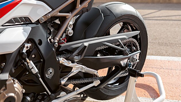 BMW S 1000 RR - Destek üzerinde salıncak | BMW Motorrad Türkiye