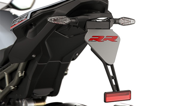 S 1000 RR’ın kısa plaka tutucusu ile dinamik arka bölüm