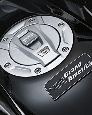 BMW K 1600 Grand America - Marka Plakası | BMW Motorrad Türkiye