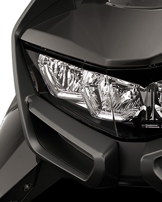 BMW Motorrad C 400 GT ile tamamen LED farlar ve gündüz farları