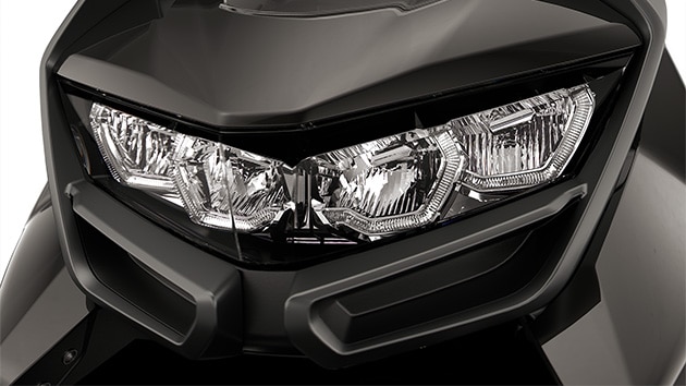 BMW Motorrad C 400 GT ile tamamen LED farlar ve gündüz farları
