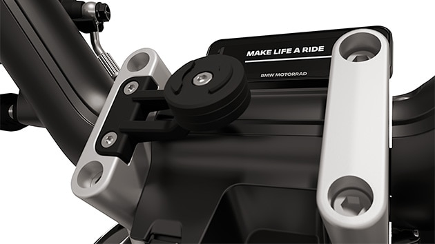 BMW Motorrad eParkourer CE 02 yüksek seviyede entegre akıllı telefon tutucu