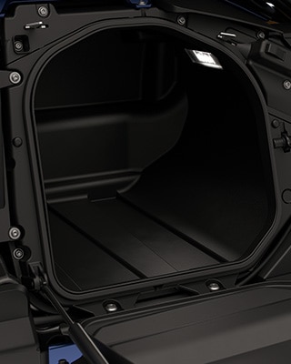 BMW Motorrad CE 04’ün yandan yükleme özelliği