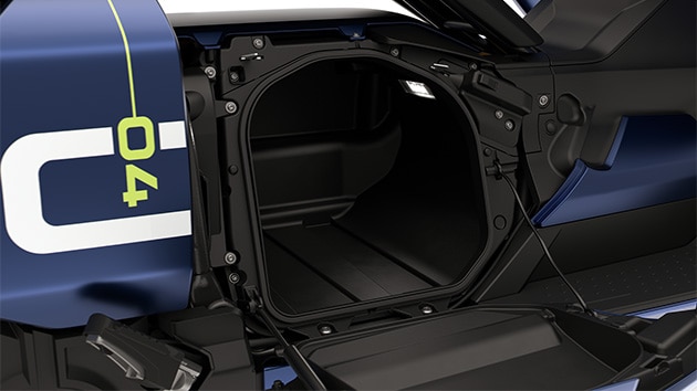 BMW Motorrad CE 04’ün yandan yükleme özelliği