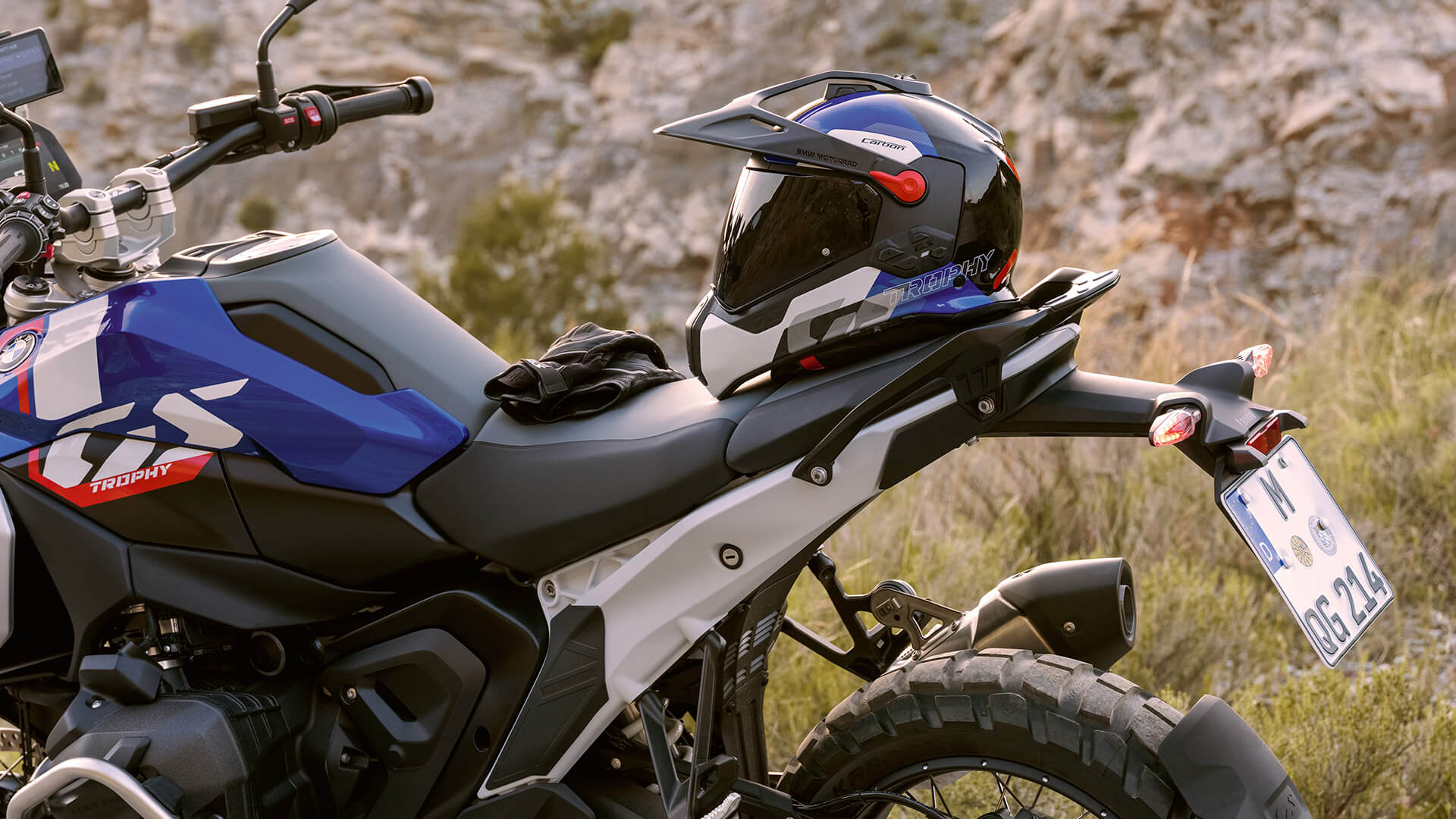 BMW Motorrad, güneş siperlikli ve BMW ConnectedRide COM P1 GS'i